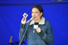 Liisi Koikson Poolamäe pargis