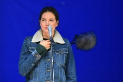 Liisi Koikson Poolamäe pargis