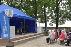 Liisi Koikson Poolamäe pargis