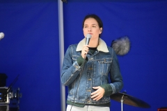 Liisi Koikson Poolamäe pargis