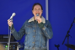 Liisi Koikson Poolamäe pargis