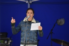 Liisi Koikson Poolamäe pargis