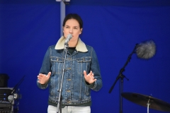 Liisi Koikson Poolamäe pargis