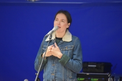 Liisi Koikson Poolamäe pargis