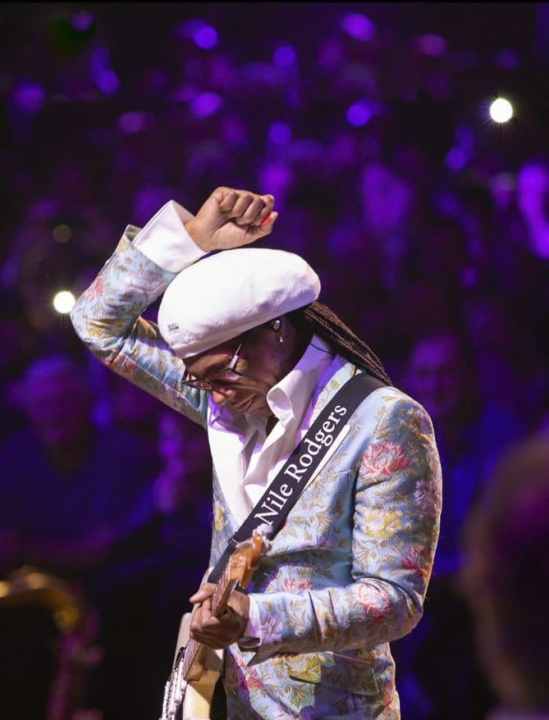 ERAKORDNE NILE RODGERS VALLUTAB DISKO JA FUNKI SAATEL KAKUMÄE SADAMA
