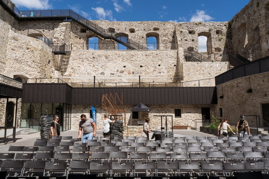 HAAPSALU VALGETE ÖÖDE FESTIVAL VÕTAB TŠAIKOVSKI FESTIVALILT TEATEPULGA ÜLE