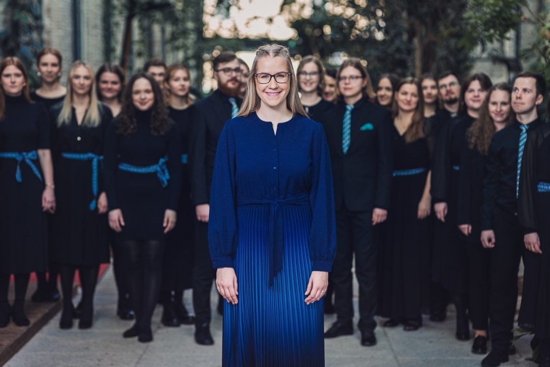 AASTA NOOREKS DIRIGENDIKS VALITUD KOORIJUHT ANDIS VÄLJA OMALOOMINGU DEBÜÜTALBUMI