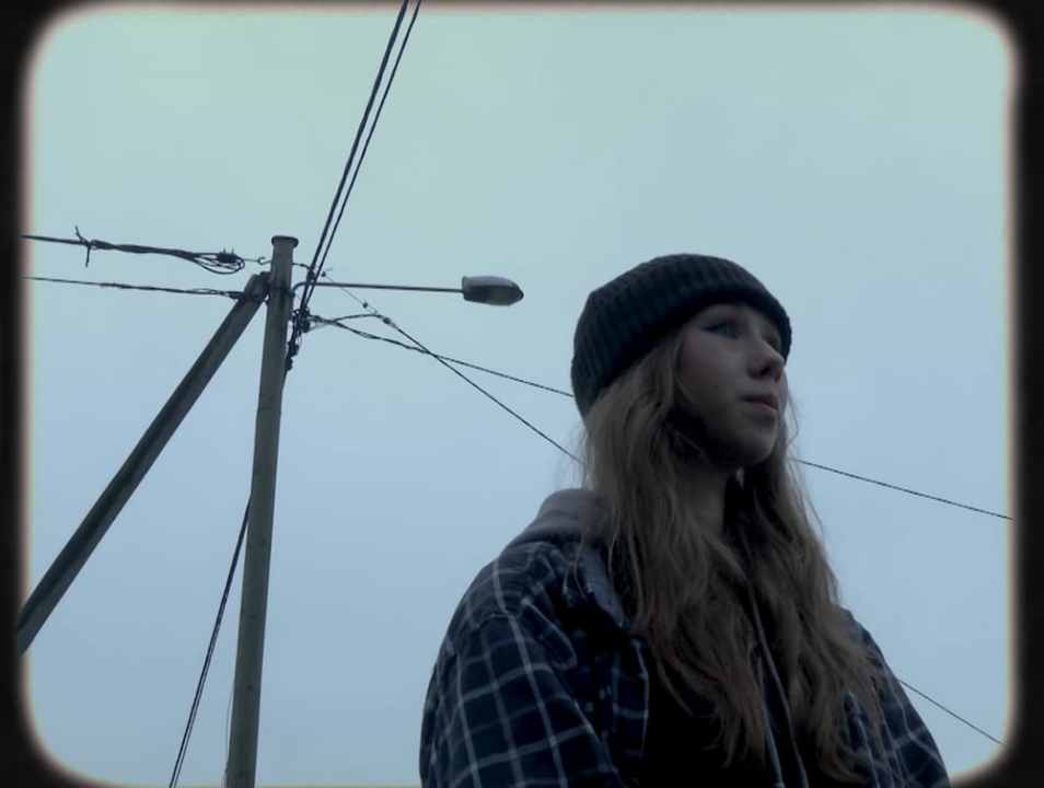 MAARIA DEBÜÜTSINGEL “I NEED YOU TO LOVE ME” SAI MUUSIKAVIDEO