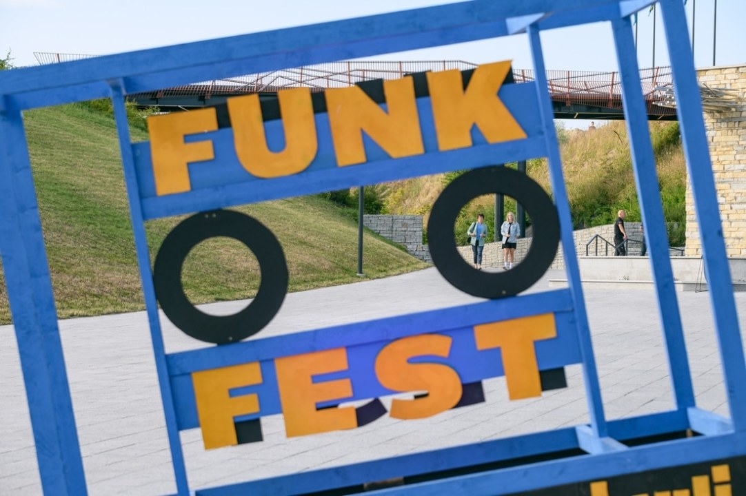 AJAKAVA | RAHELIST DAÐI FREYRINI. RAKVERE FUNKFEST AVALIKUSTAS ESINEJATE JÄRJEKORRA