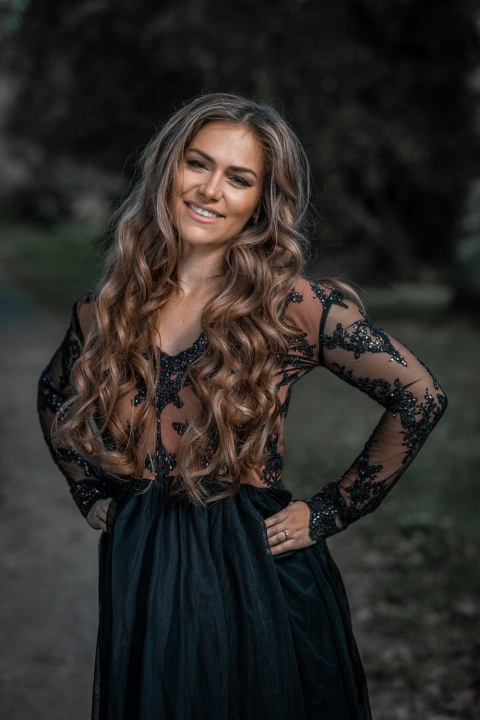 RENATE TULI VÄLJA UUE SINGLIGA “12 ÖÖSEL”