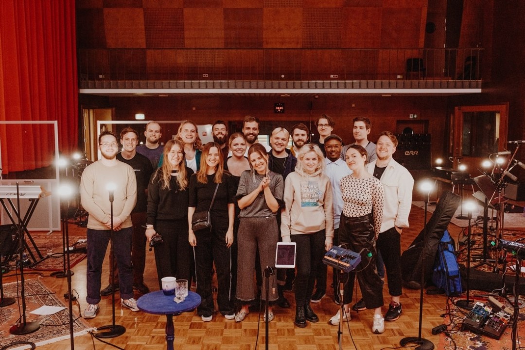 ANETT AVALDAS UUE ALBUMI KONTSERTVIDEO