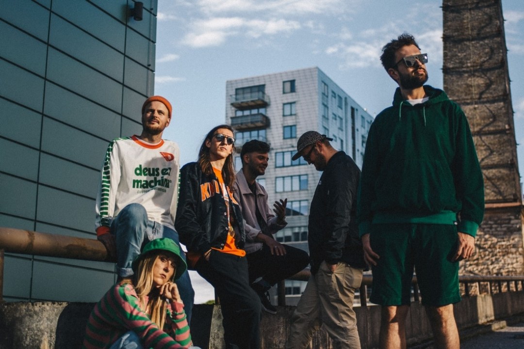 ALTERNATIIV-POPBÄND GRAM-OF-FUN ANDIS VÄLJA DEBÜÜTALBUMI “TO THE GREAT UNKNOWN”, MILLEL TEEVAD TEISTE SEAS KAASA KA NUBLU JA JÜRI POOTSMANN