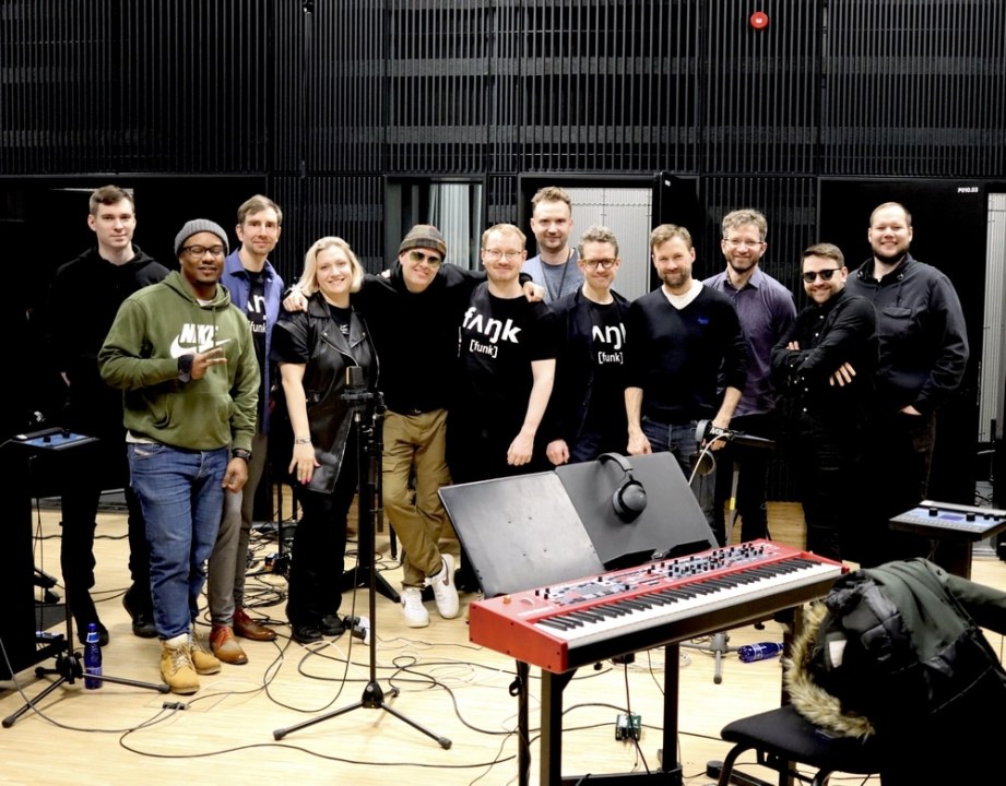 SIIM AIMLA FUNK BAND ILMUTAS UUE LOO KOOS 11-KORDSE GRAMMY VÕITJA PHILIP LASSITERIGA