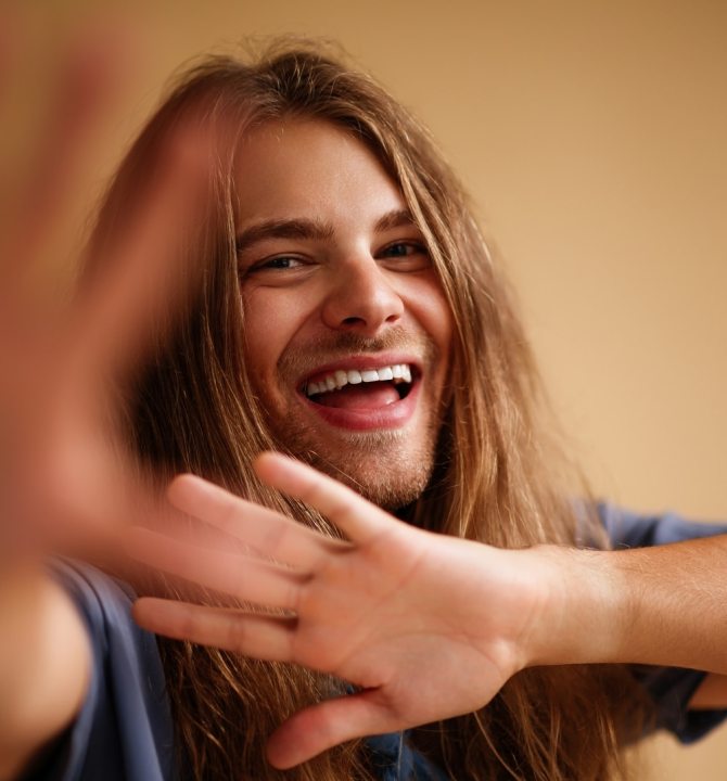 DANIEL LEVI KUULUTAS VÄLJA OMA ESIMESE TÄISPIKA ALBUMI JA ESITLUSKONTSERDID EESTIS JA SOOMES