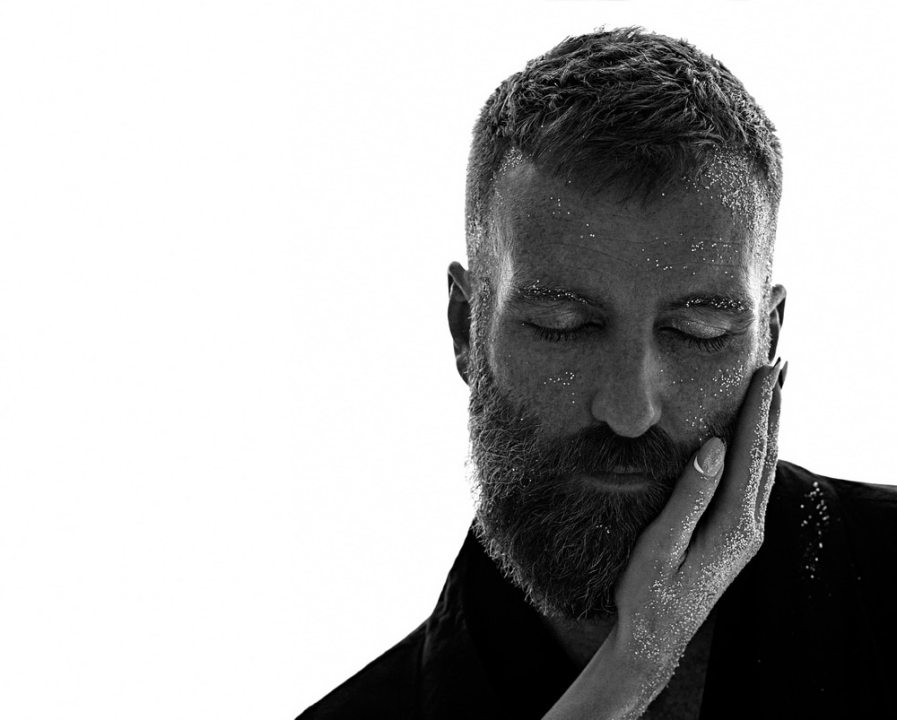BEN FROST ESINEB TALLINNAS TÄISPIKA KONTSERDIGA