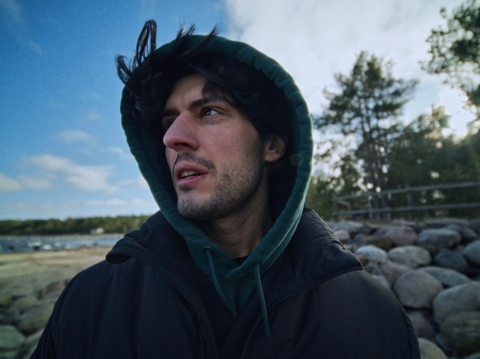STEFAN AVALDAS MUUSIKAVIDEO SINGLILE “KATKINE TEE”