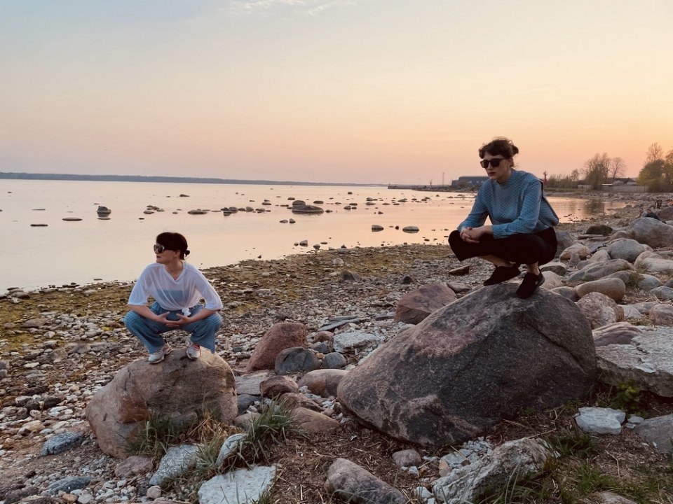 ELEKTROONILISE MUUSIKA DUO HUNT TOOB SAAREMAA ÖÖSSE HELI JA VISUAALIDE MÄNGU