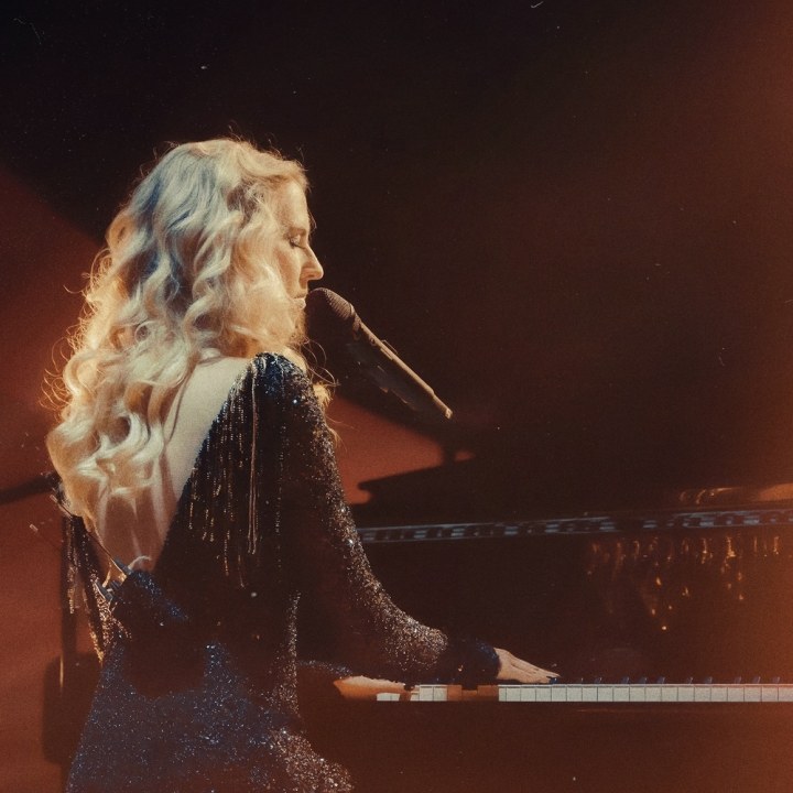 RITA RAY ANDIS VÄLJA ESIMESE SINGLI “OLD LOVE WON’T RUST” KONTSERTALBUMILT “LIVE IN CONCERT”