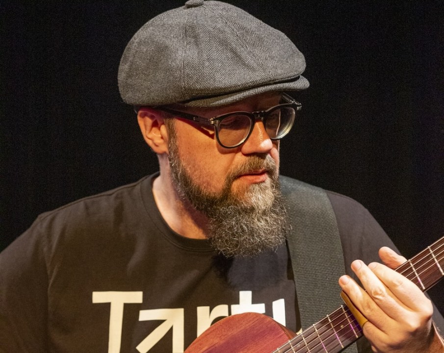 TARTU KITARRIST TOOB PIRITA BLUUSILE UUE PLAADI