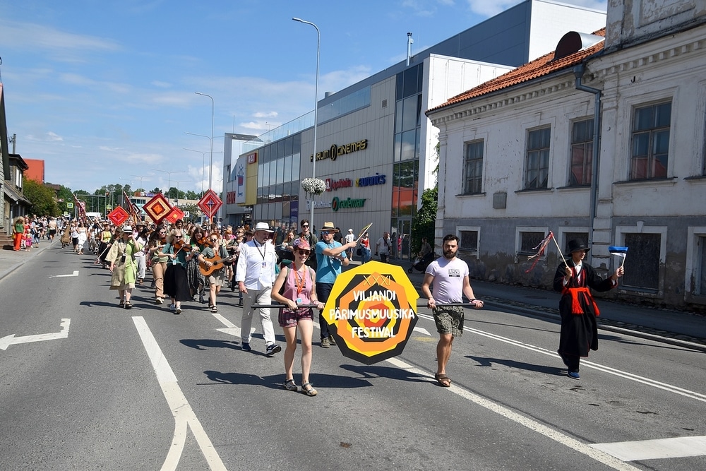 VILJANDI PÄRIMUSMUUSIKA FESTIVAL LAIENEB UUE ALA JA VÄRVIKA AVAPIDUSTUSEGA