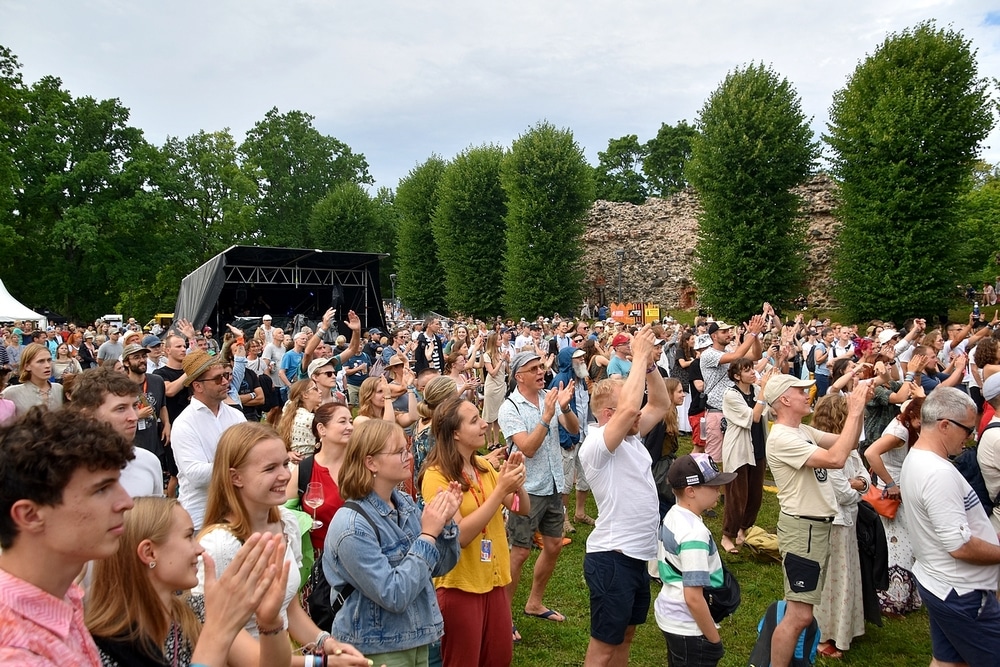 VILJANDI PÄRIMUSMUUSIKA FESTIVAL “MAAST LAHTI!” PAKUB NELJA PÄEVA JOOKSUL ÜLE 170 KONTSERDI JA AVAB PUBLIKULE SENISEST ROHKEM TASUTA ALASID