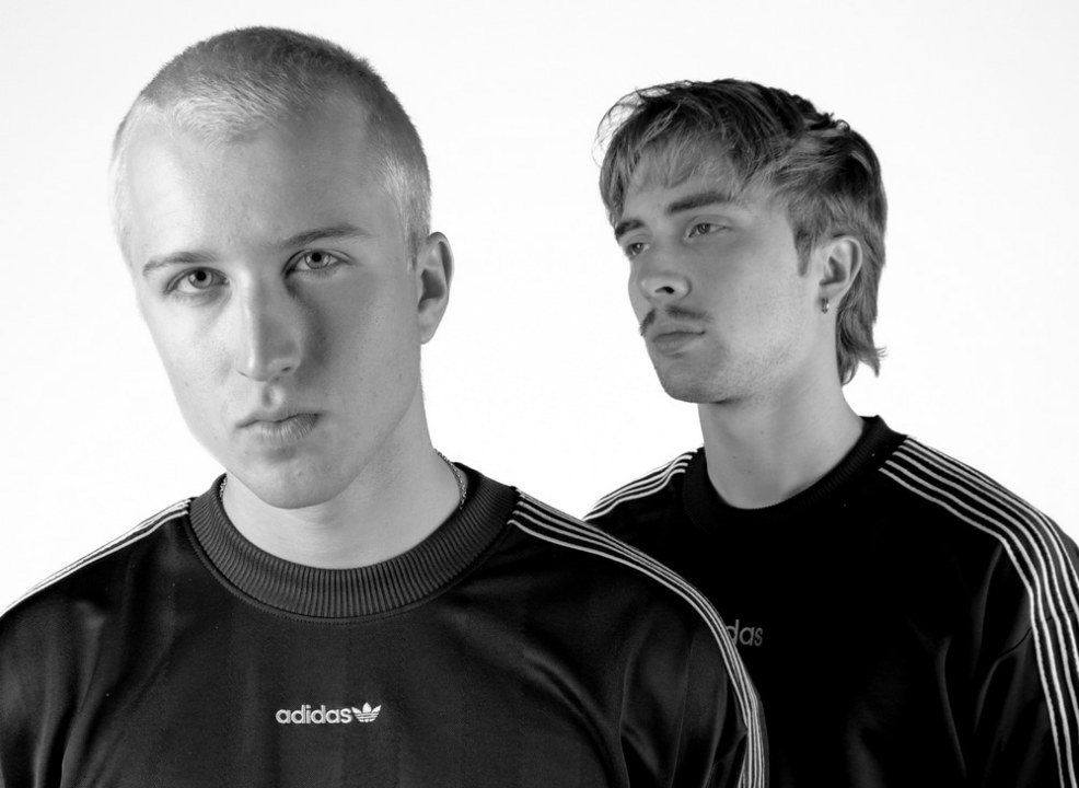 HIJACKEDI ESIKSINGEL “UR A SUPERSTAR” TÕSTAB LATI KUHUGI, KUS RUUM ON PIME JA TOSSU TÄIS