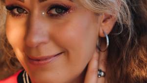 Kuvatõmmis videost "Ingel lõpuni"