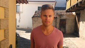 Kuvatõmmis videost "Hispaania tüdruk"