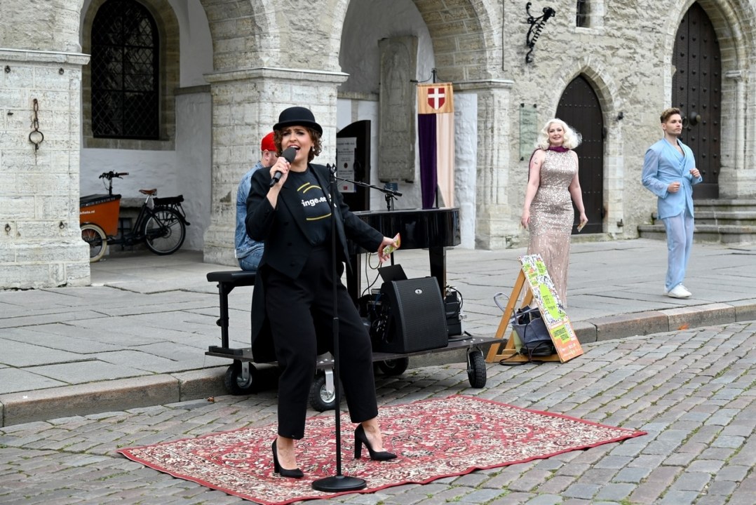 📸 FOTOD | RAEKOJA PLATSIL ESITLETI TÄNAVAKABAREE STIILIS TALLINN FRINGE FESTIVALI PROGRAMMI
