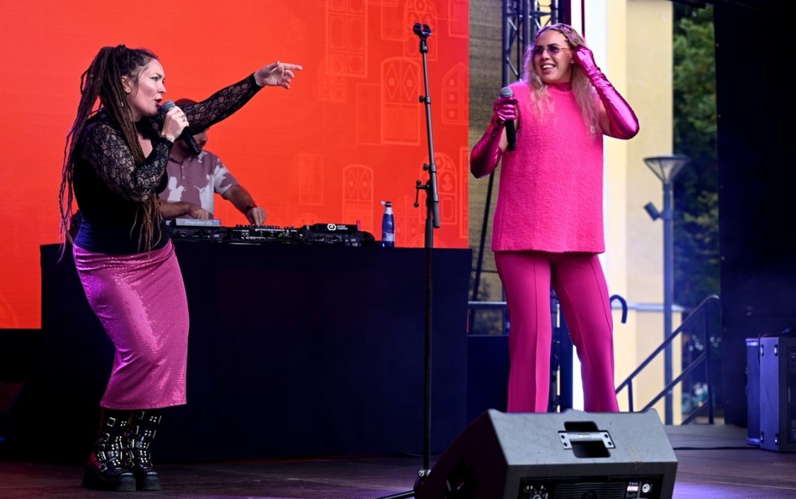 📸 FOTOD | SWEDBANKI TALLINNA MARATONI PÜHAPÄEVASELE PROGRAMMILE PANI PUNKTI RÄPPAR TIIU KOOS AILE ALVEUSEGA