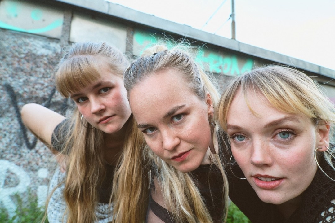 UUS FOLKBÄND MAMMU TRIO AVALDAS OMA ESIMESE LOO “LIKU LUGU”